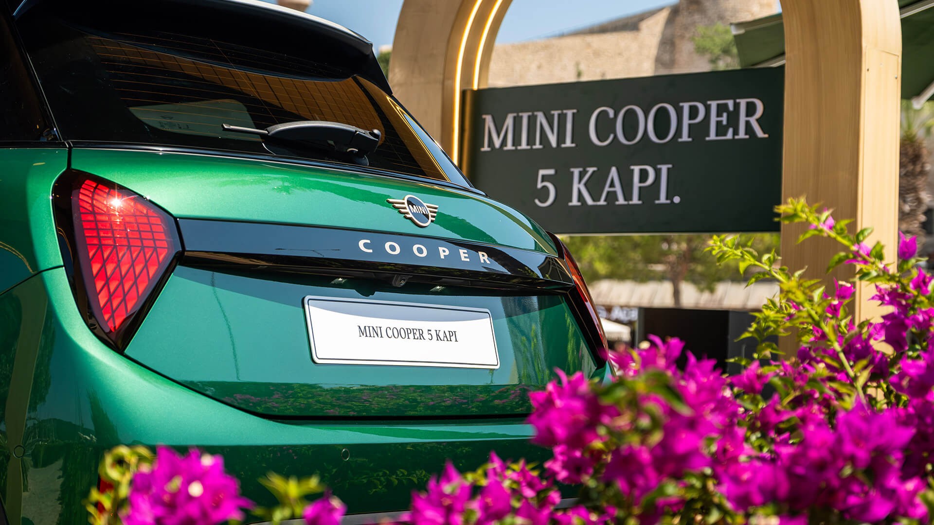 Yazın Ritmi MINI Cooper 5 Kapı ile Çeşme’de | MINI Türkiye